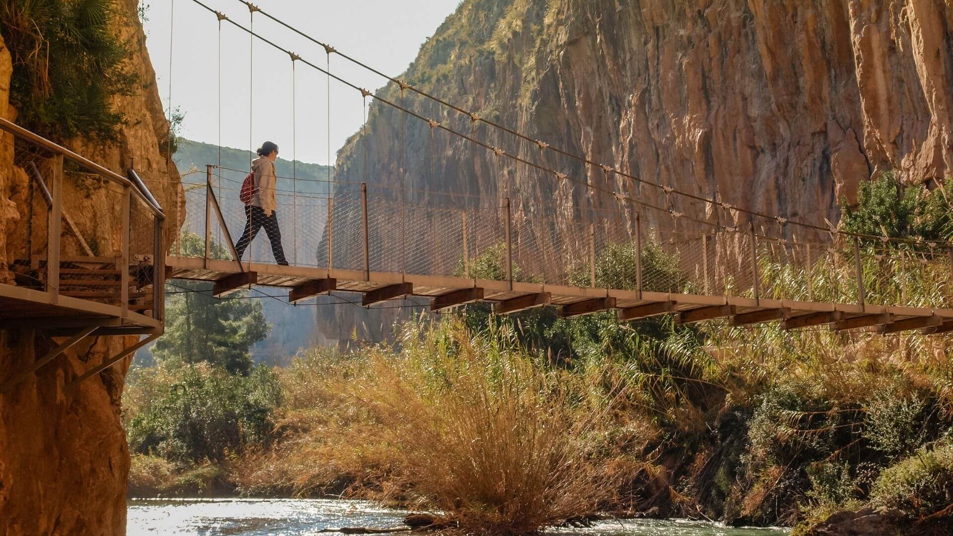 Supera tus límites en la ruta de los puentes colgantes de Chulilla