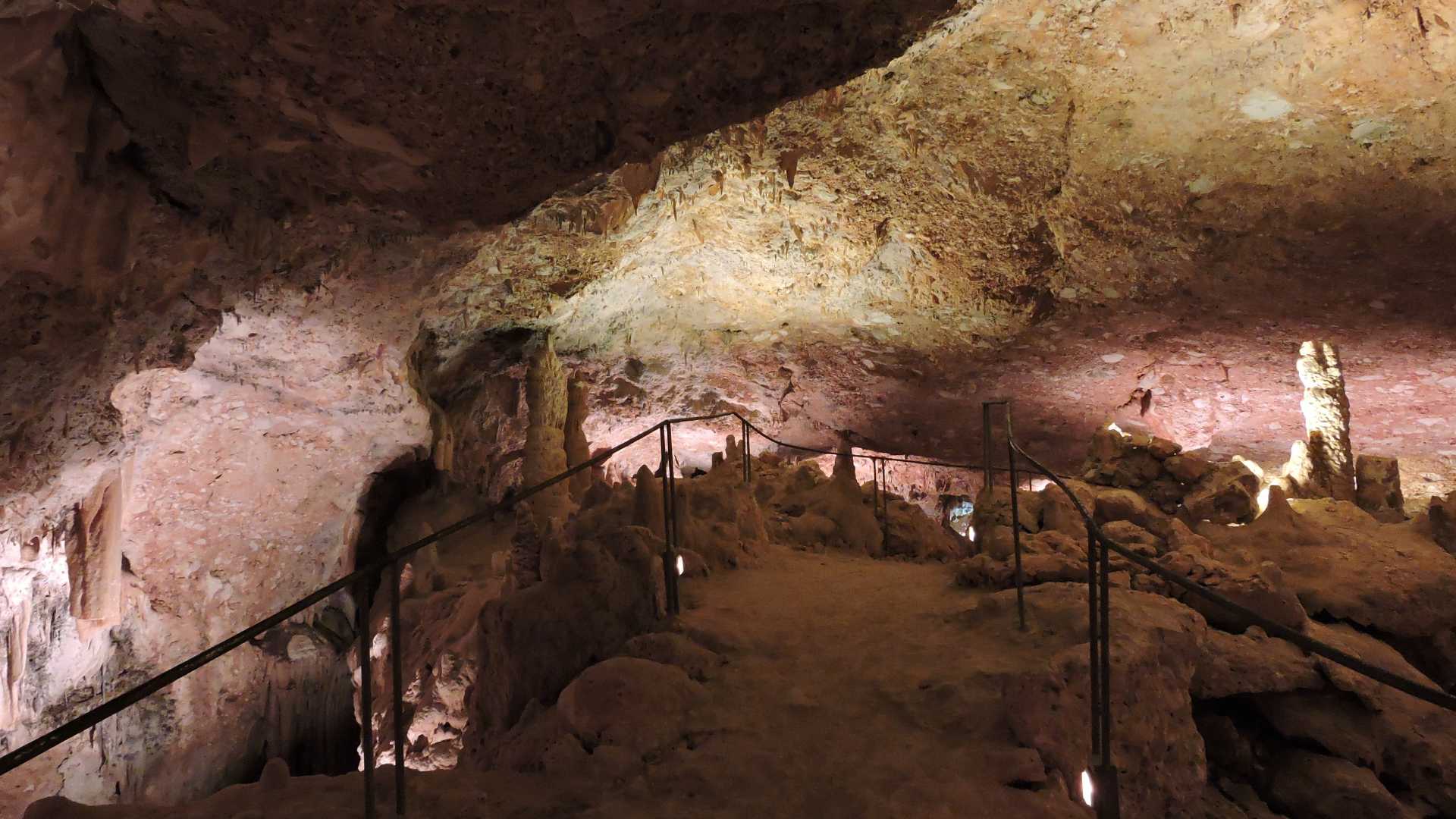 cuevas valencia de don juan