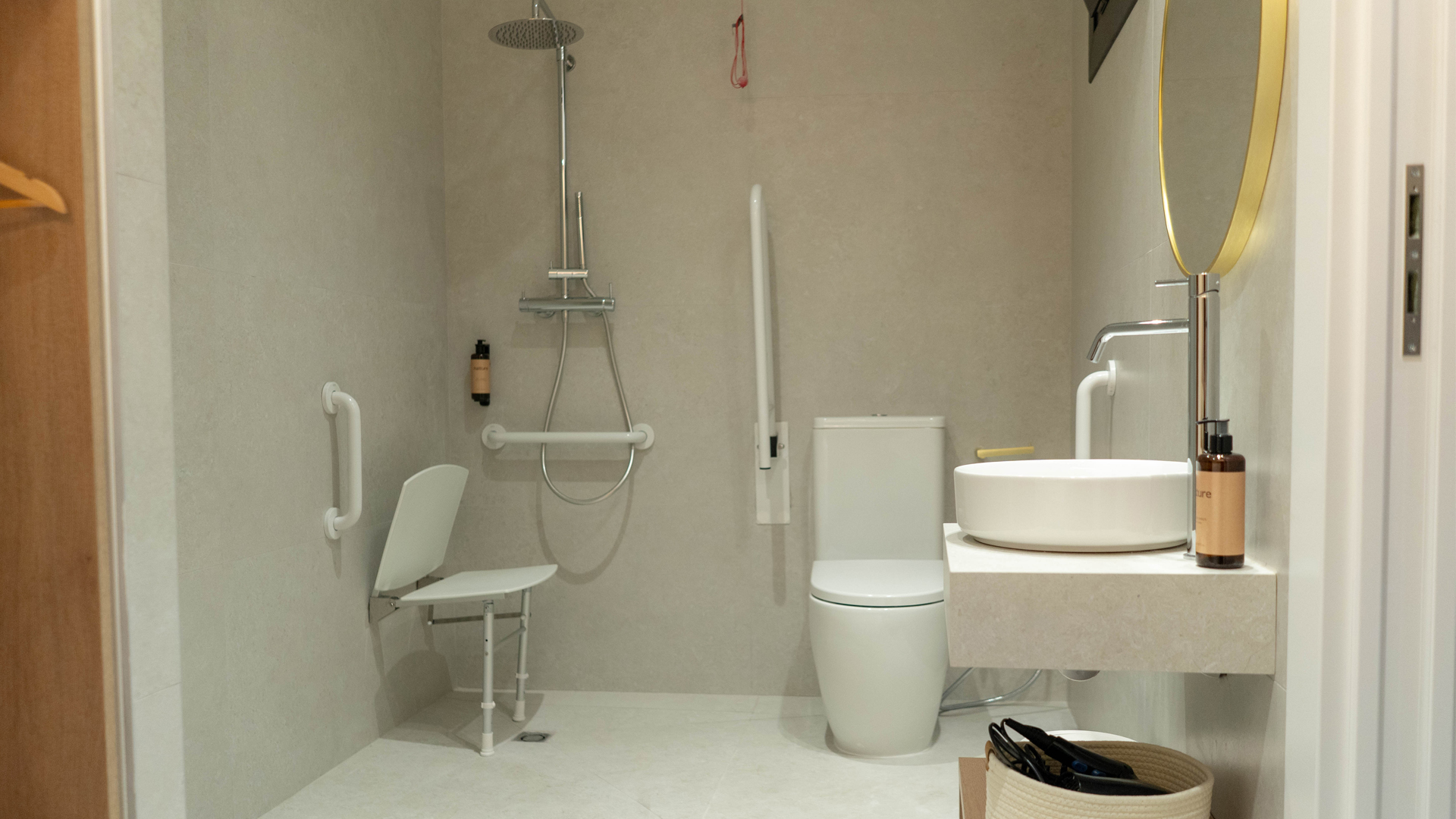 CERAMIC ROOMS HOSTEL