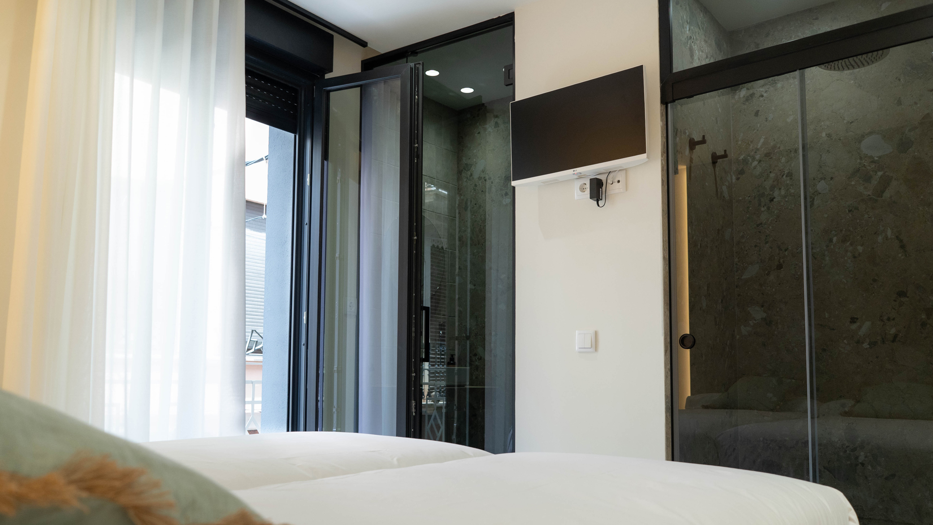 CERAMIC ROOMS HOSTEL