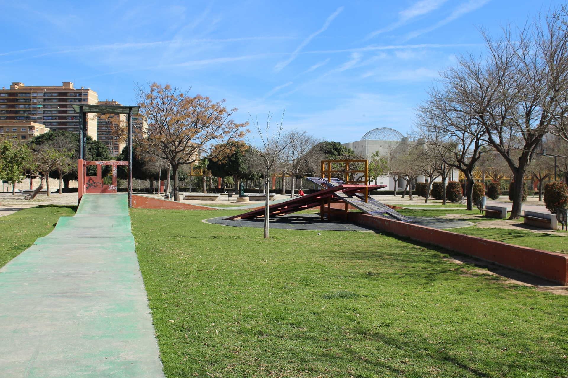 The Turia river gardens