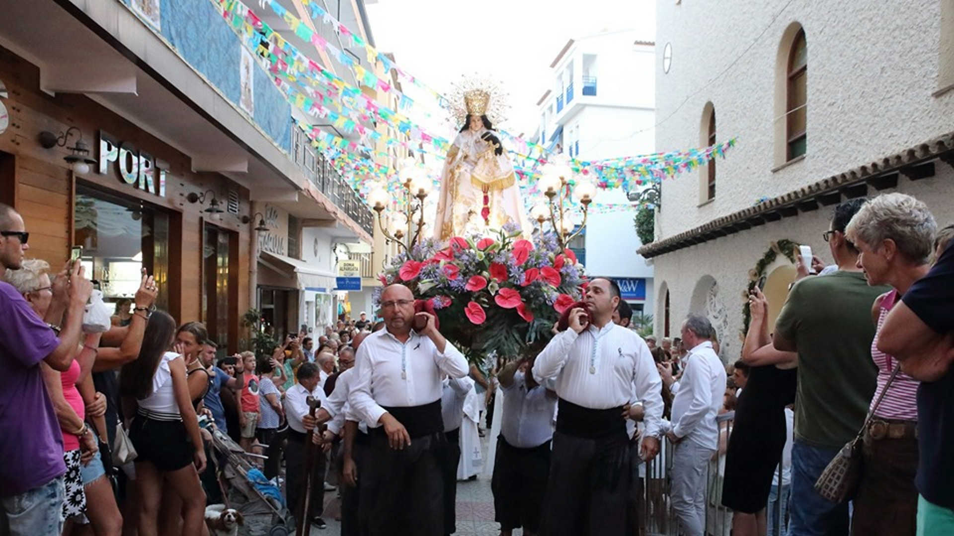 PATRONATSFESTE ZU EHREN DER VIRGEN DE LOS DESAMPARADOS UND DER VIRGEN DEL CARMEN