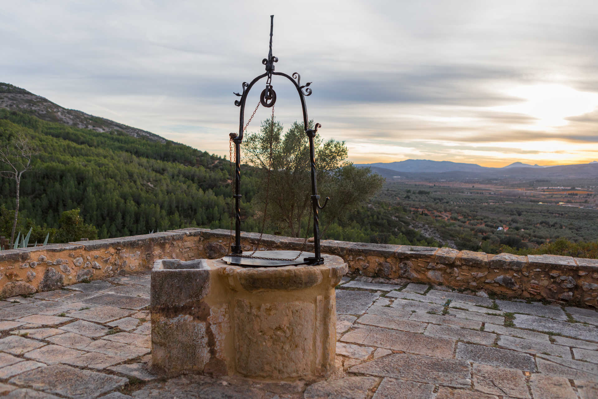 https://multimedia.comunitatvalenciana.com/6CB0BC032CEC475FBDAC9FA0D1CDA08B/img/F21F93BAD3FA48C19F47380B890C7221/Ermita_Mare_de_Deu_dels_Angels_MB4A5594.jpg?responsive