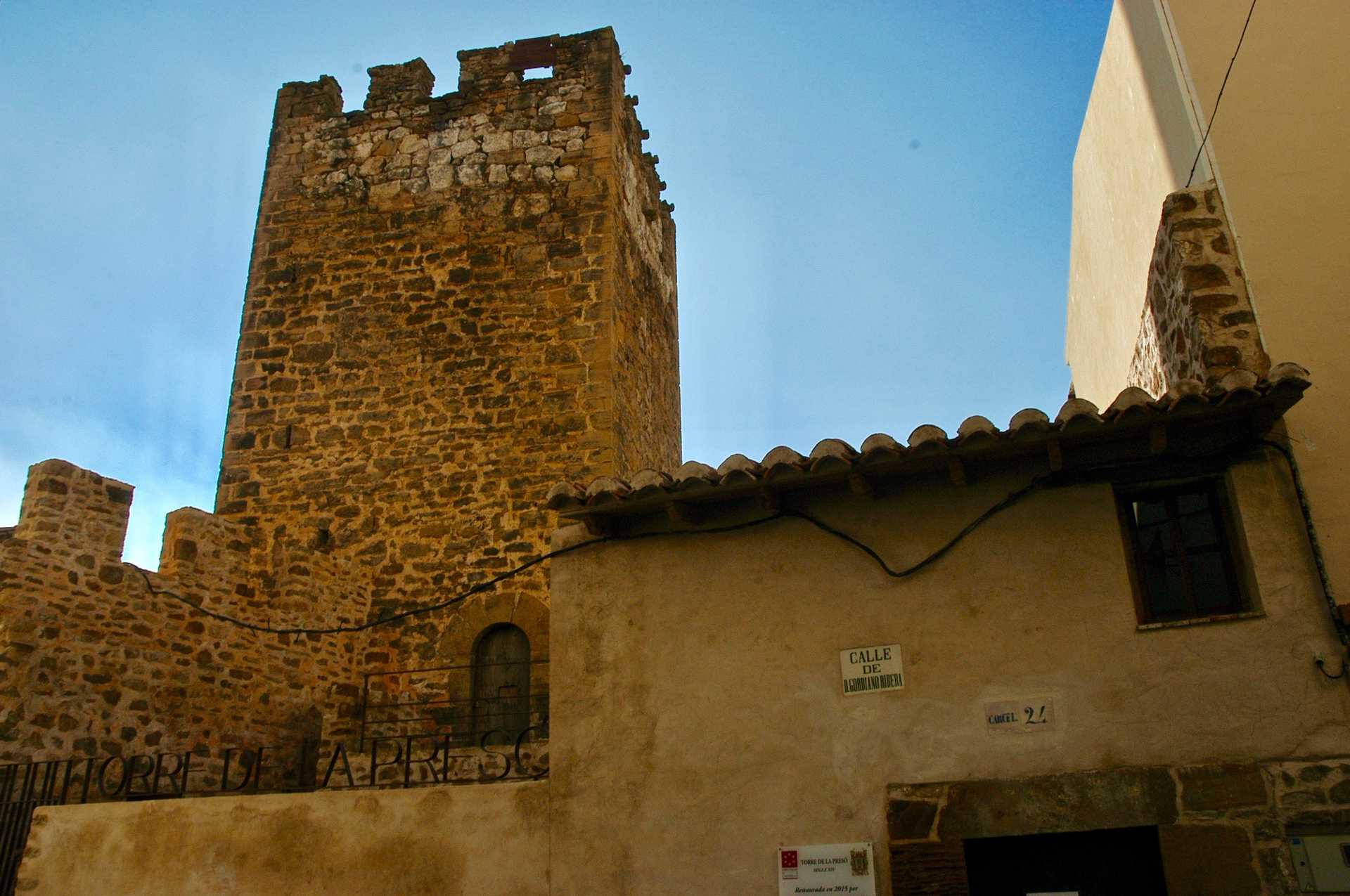 Murallas (Arc de La Mola, Torres d'en Garcés, de la Presó y Redona)