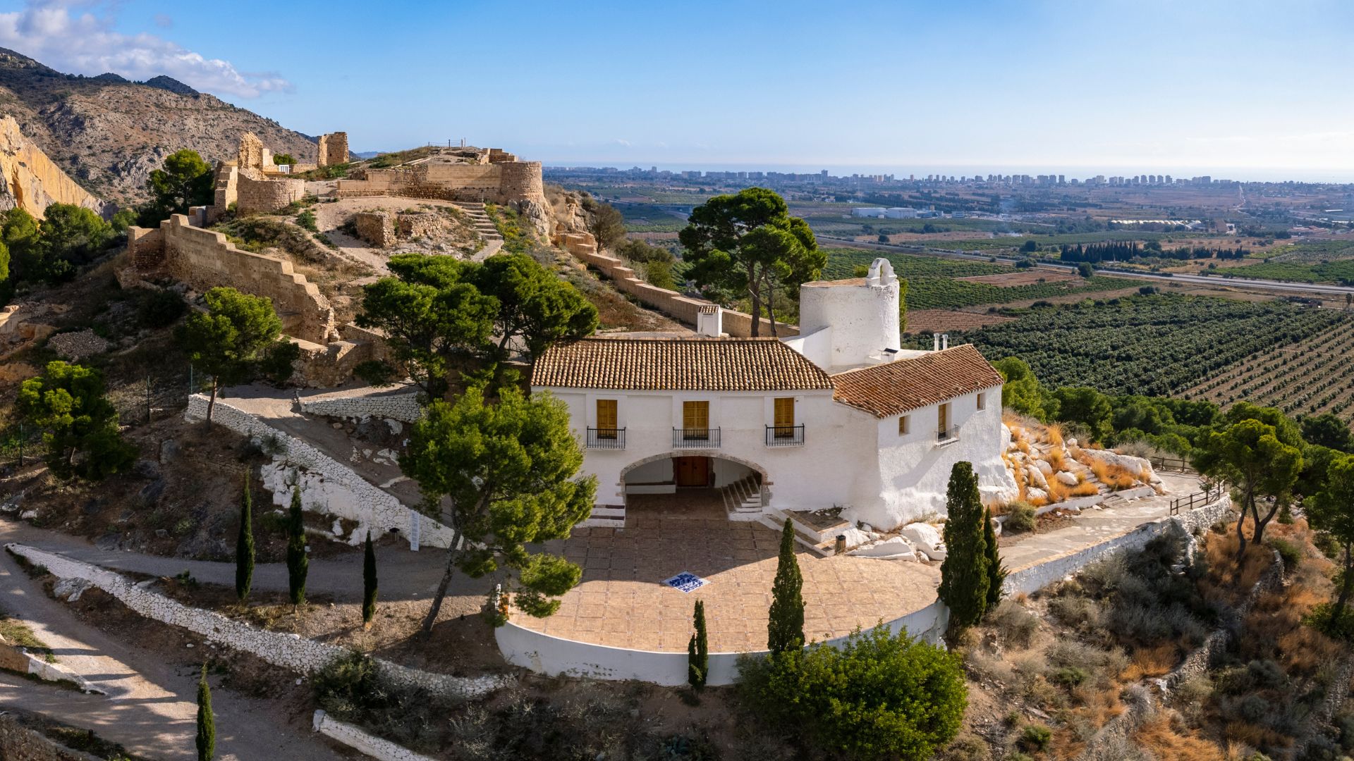 Castell Vell y Ermitorio de la Magdalena