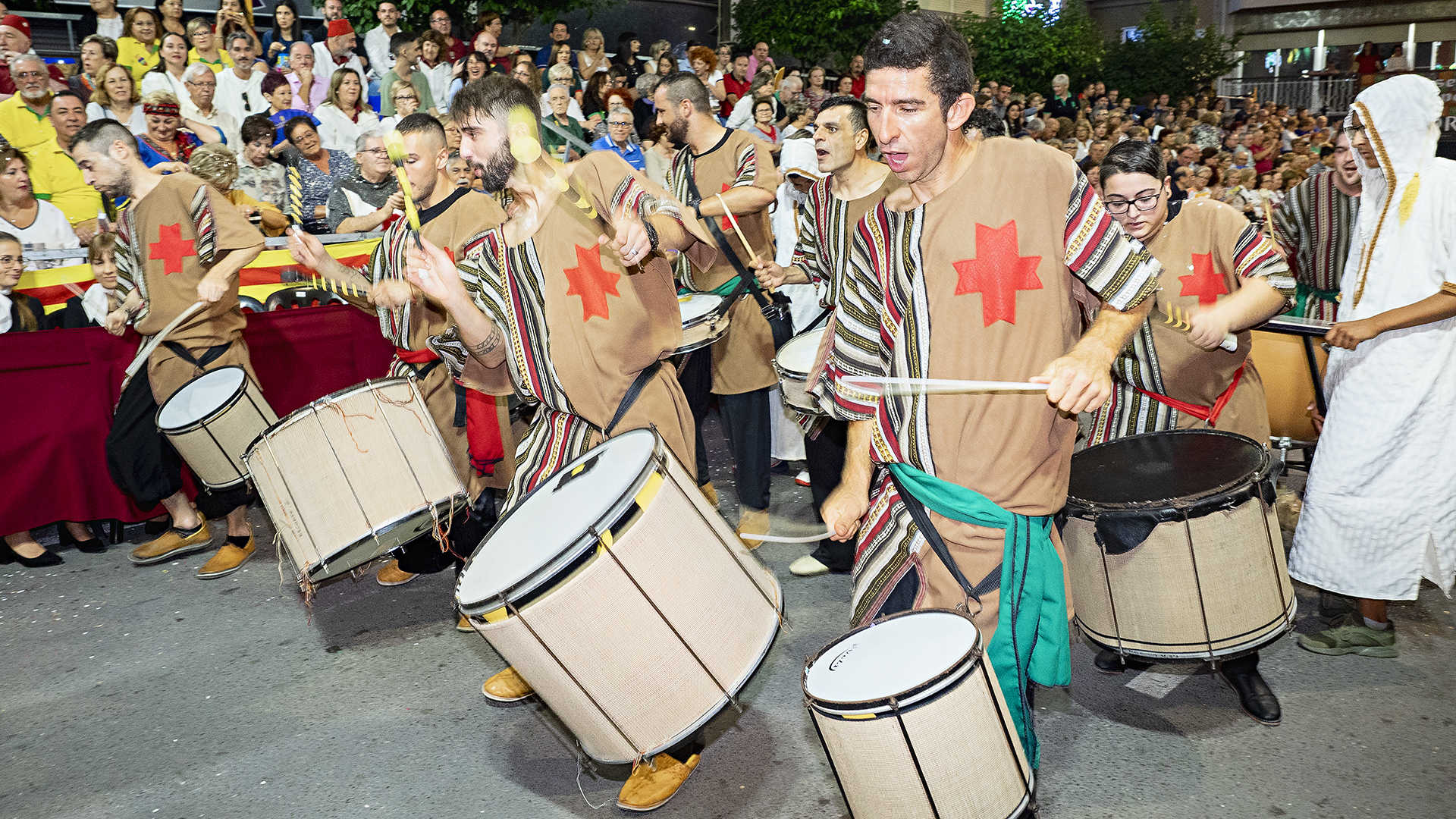 Moros y Cristianos zu Ehren von San Francisco de Asís