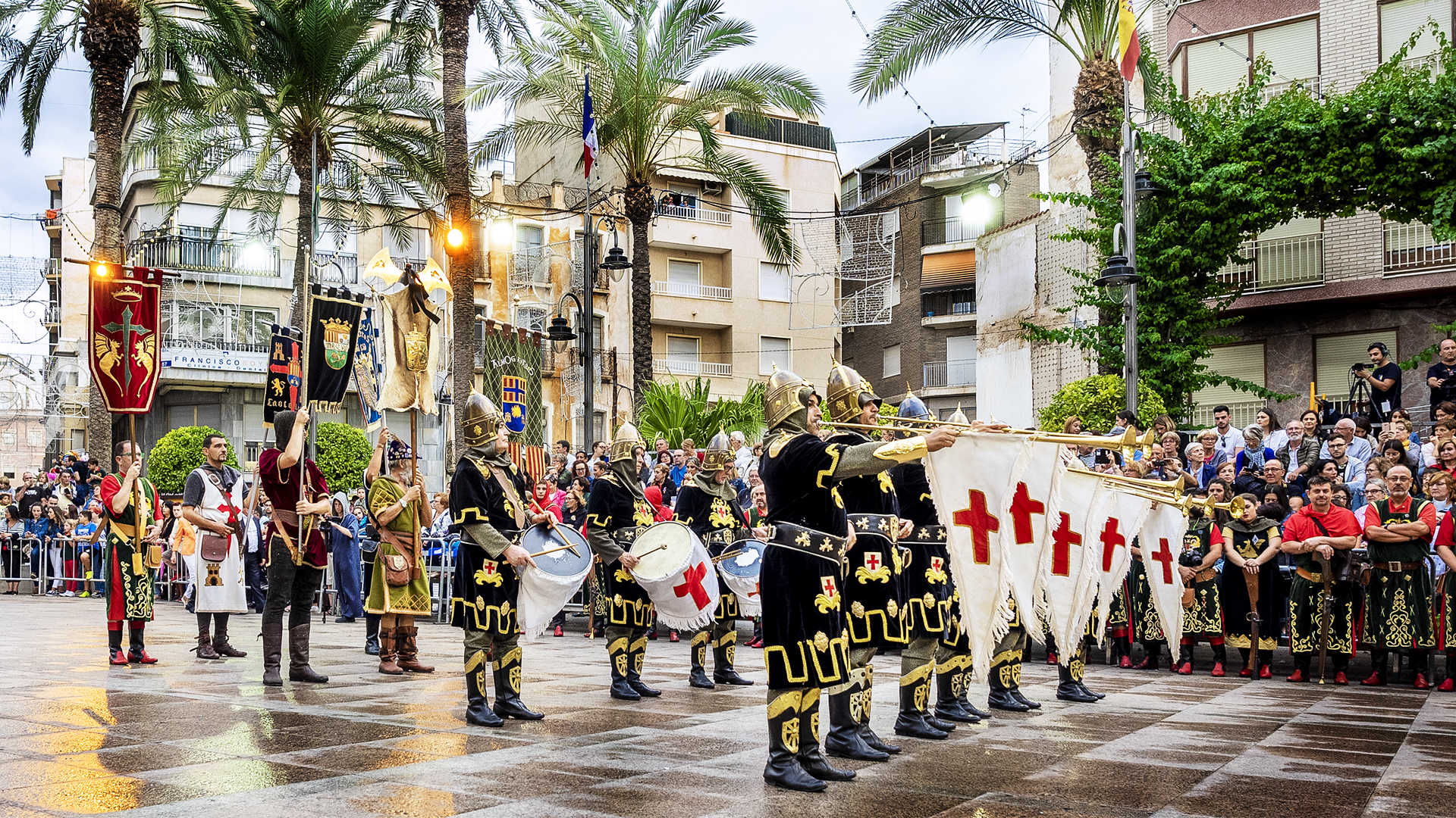 Moros y Cristianos zu Ehren von San Francisco de Asís