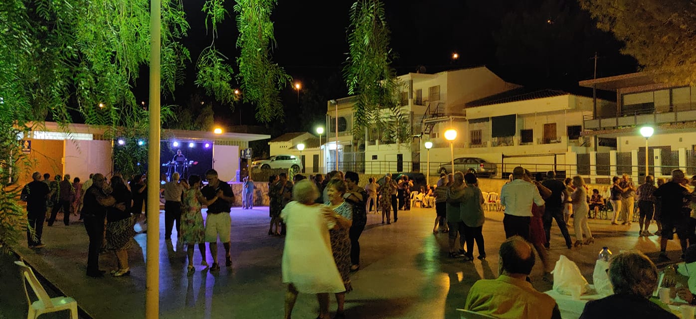NITS DE BALL AL PARATGE