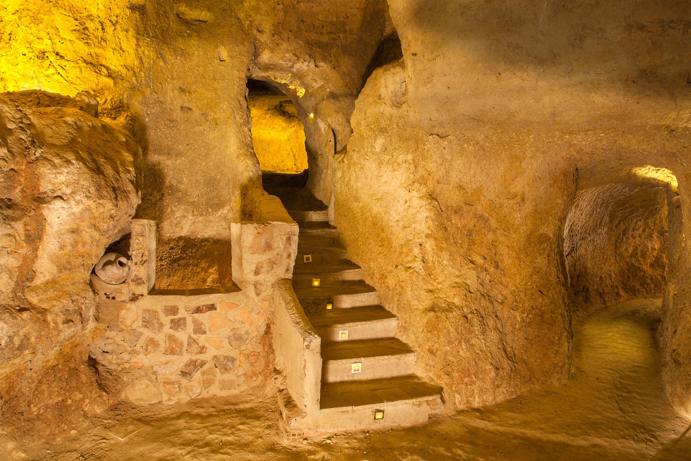 bodega cueva requena,