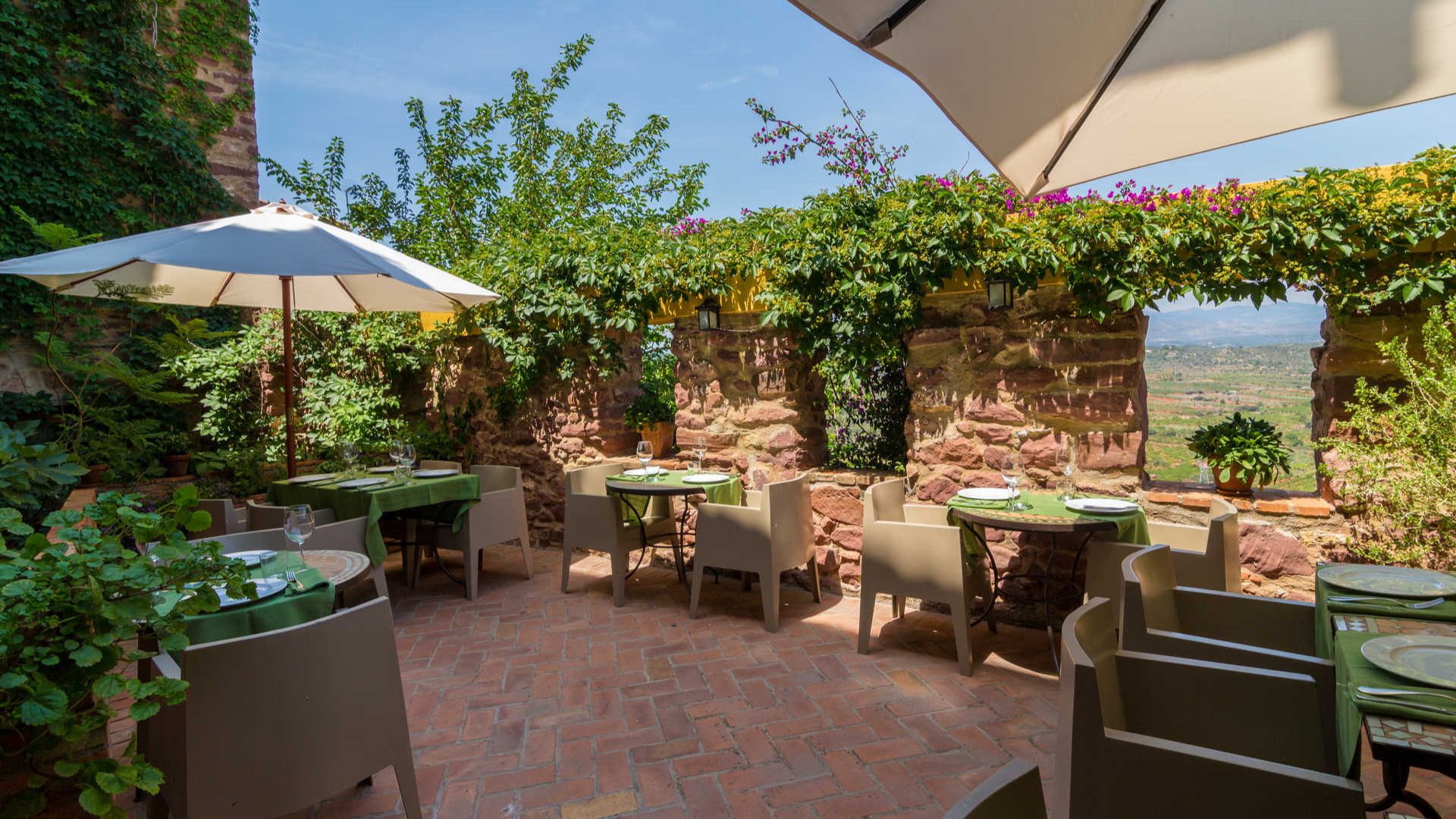 hotel restaurant el jardin vertical​,