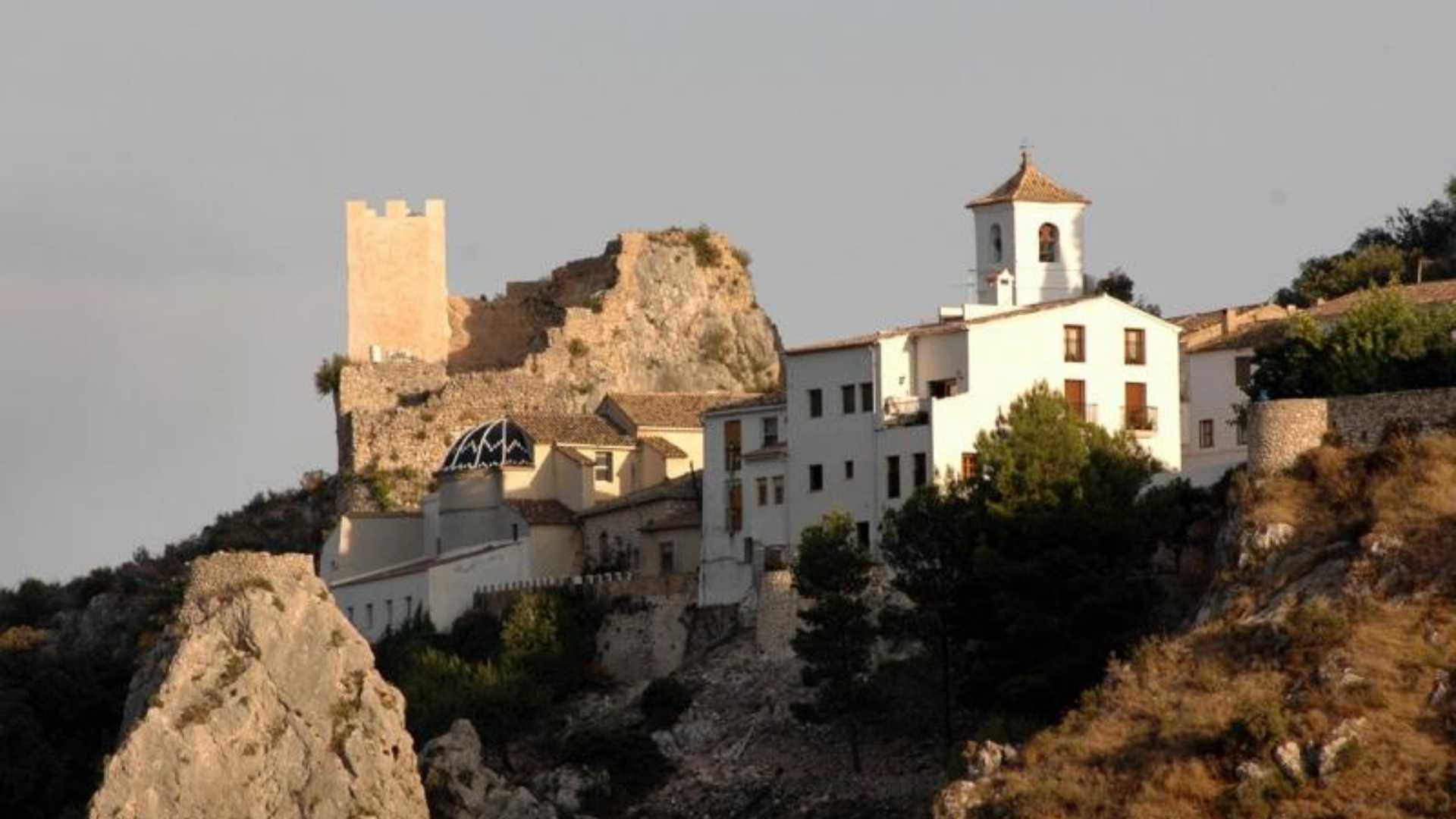 hotel cases noves guadalest castle