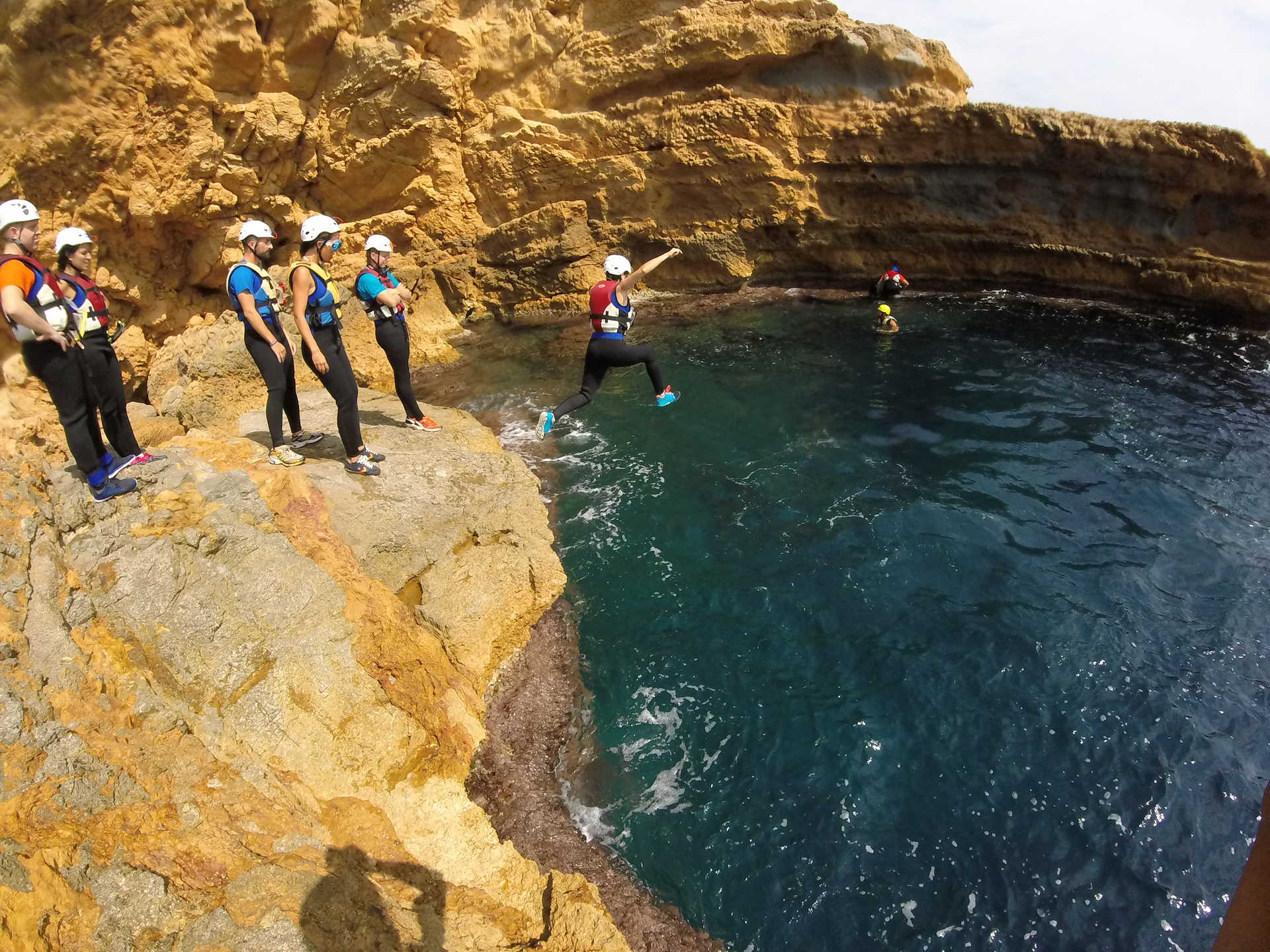 Coasteering: explora los acantilados