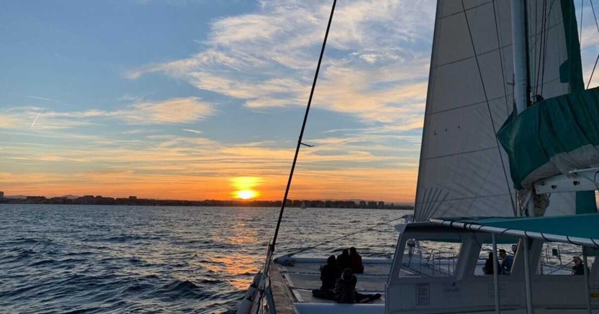 Puesta de sol en catamarán desde Dénia