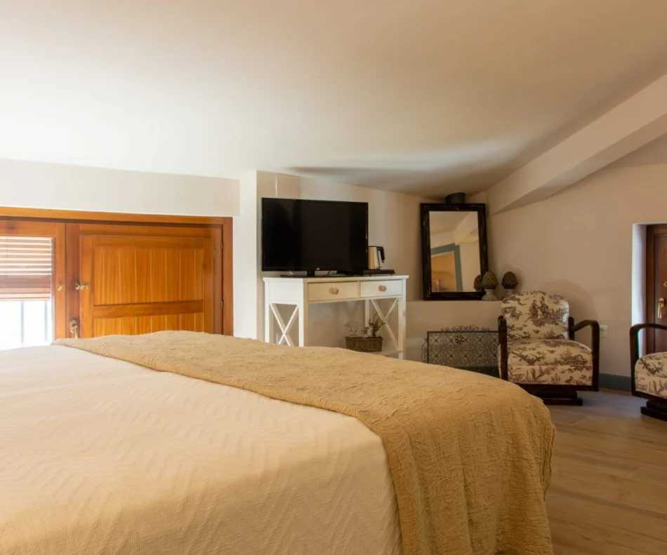 REQUENA: CUEVAS, VINO Y ACEITE