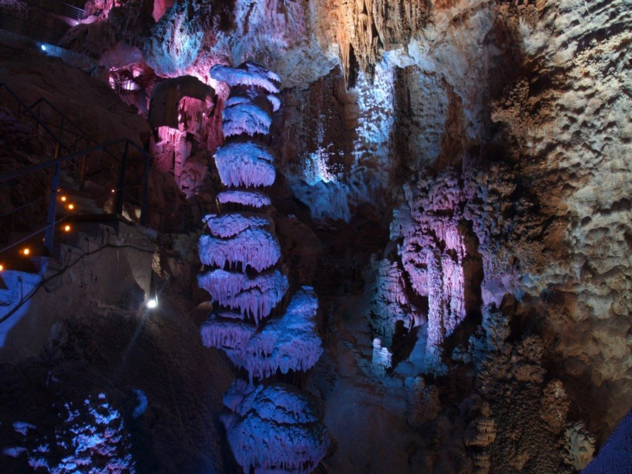 VISITA CUEVAS DEL CANELOBRE Y MUSEO DE MUSICA ETNICA BUSOT