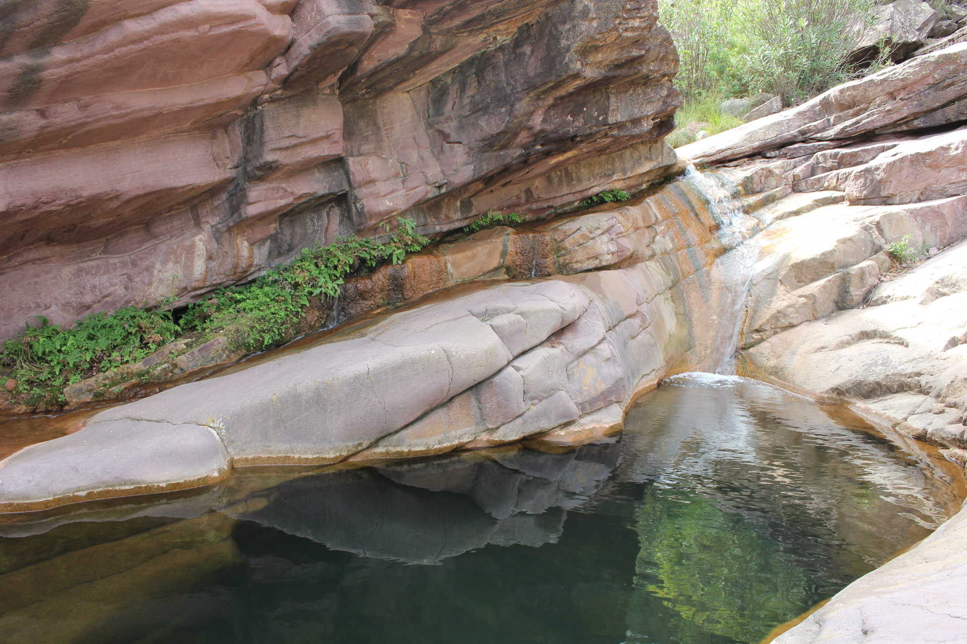 Natürliche Becken in der Schlucht Salinas