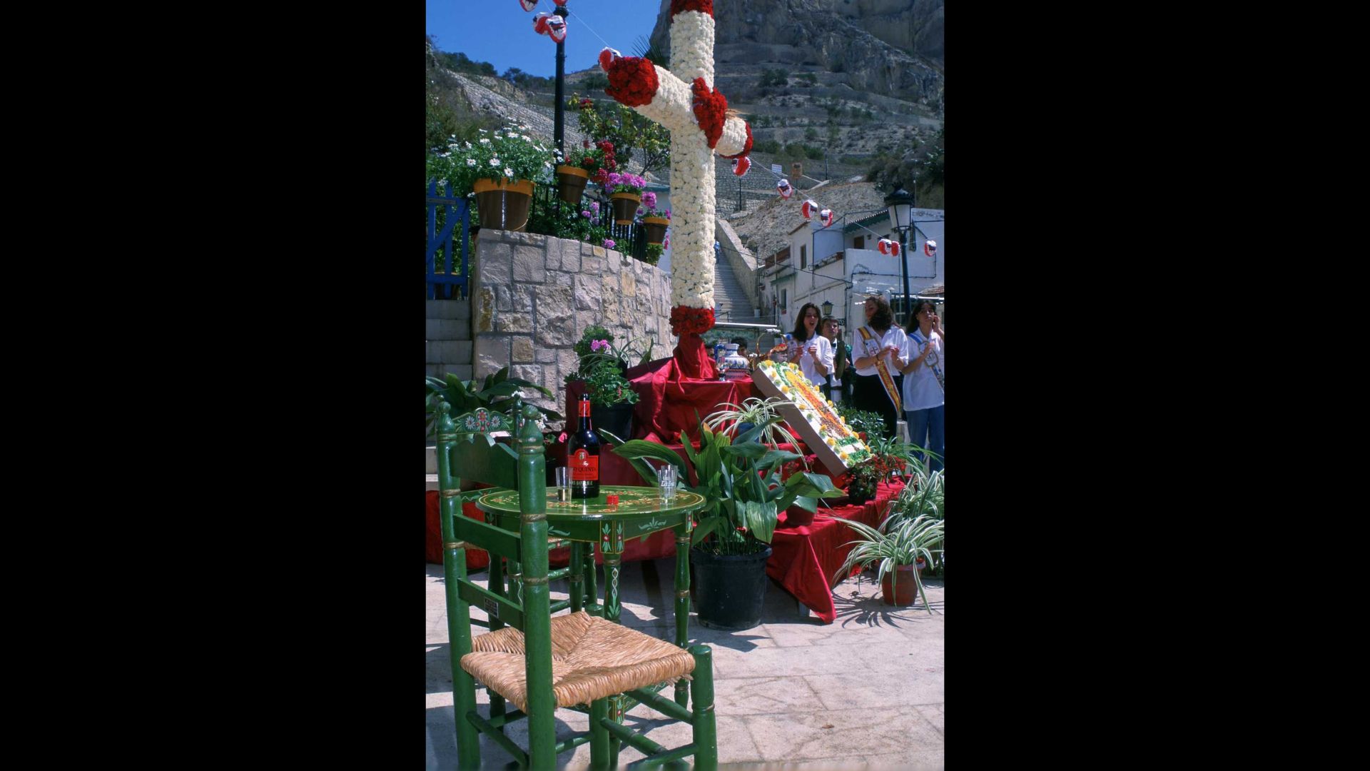 Fiesta de las Cruces de Mayo en el barrio de Santa Cruz en Alicante
