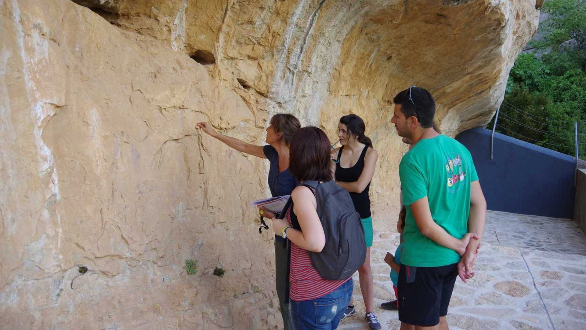 Visita a las pinturas rupestres del abrigo del Mas de Barberà