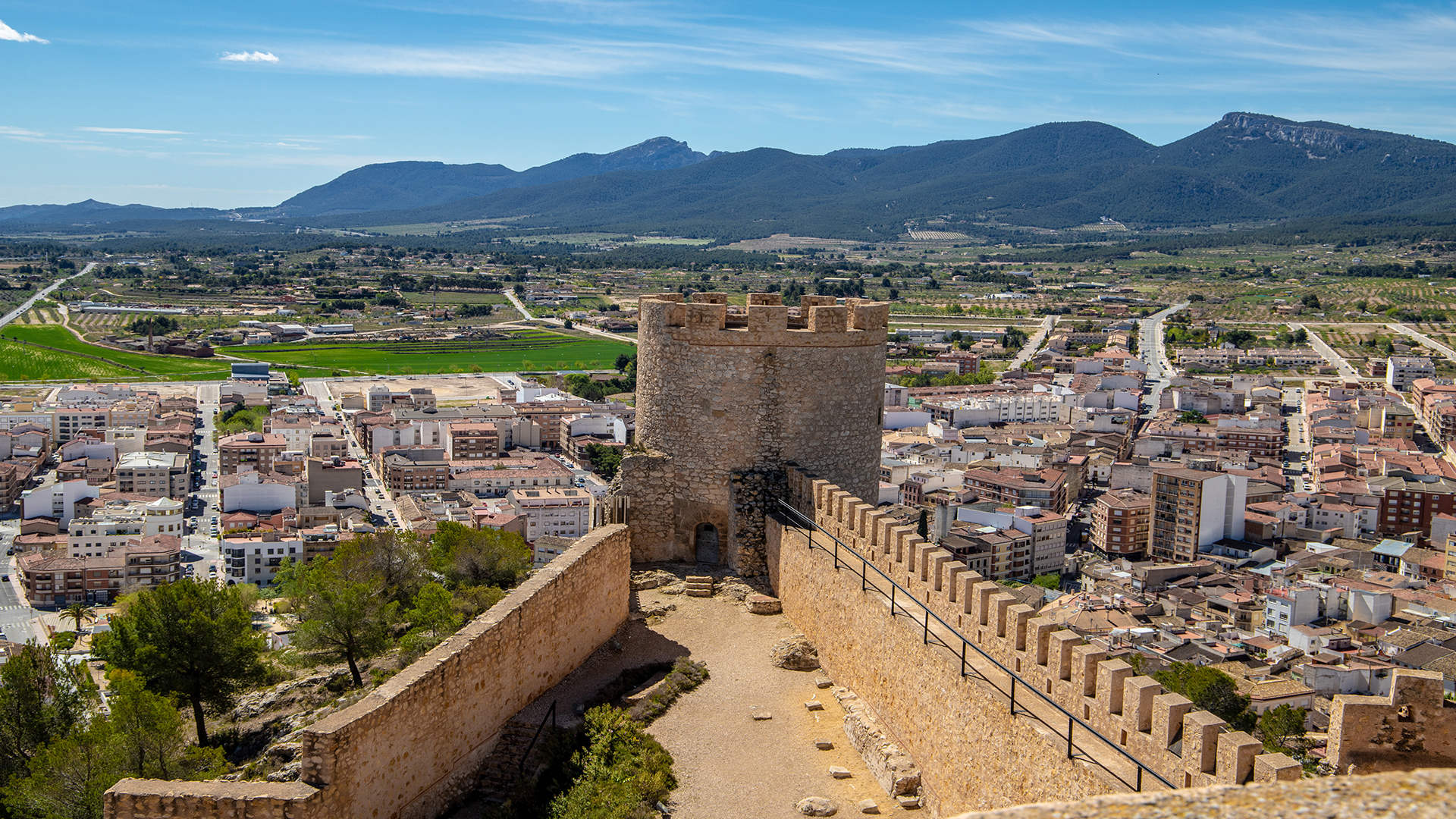 Castalla castle and curtain walls